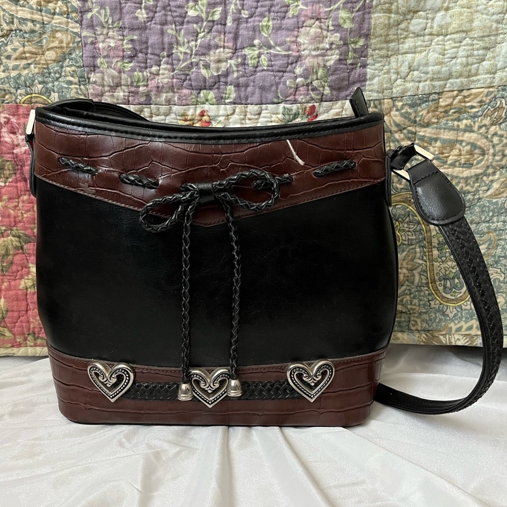 Preppy leather shoulder purse with heart details